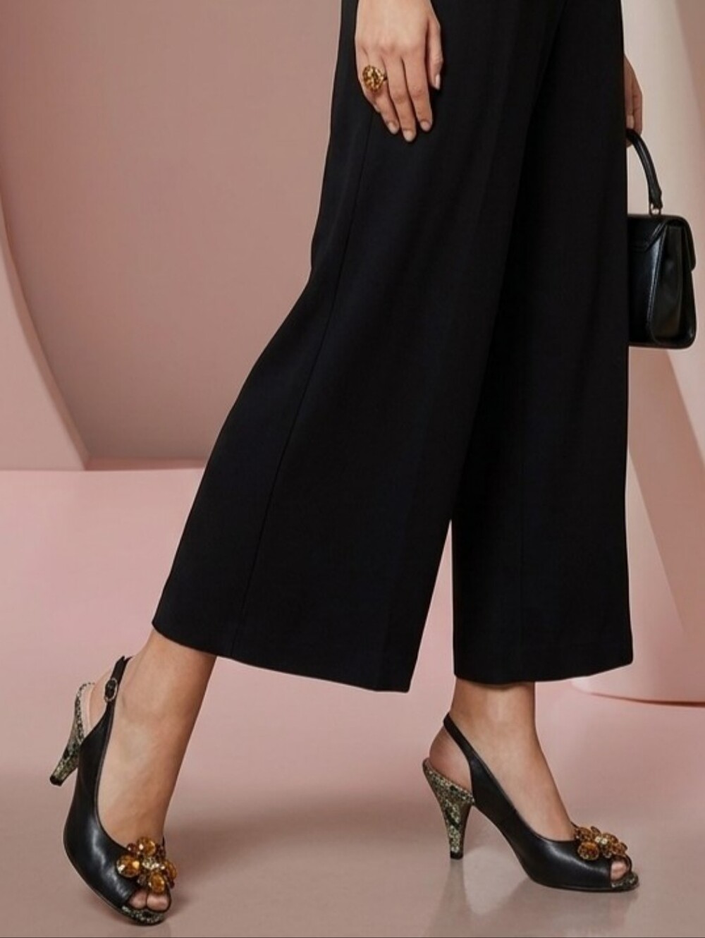 Like new🌷Luvshoes Jeweled Slingback Leather Heel Pumps